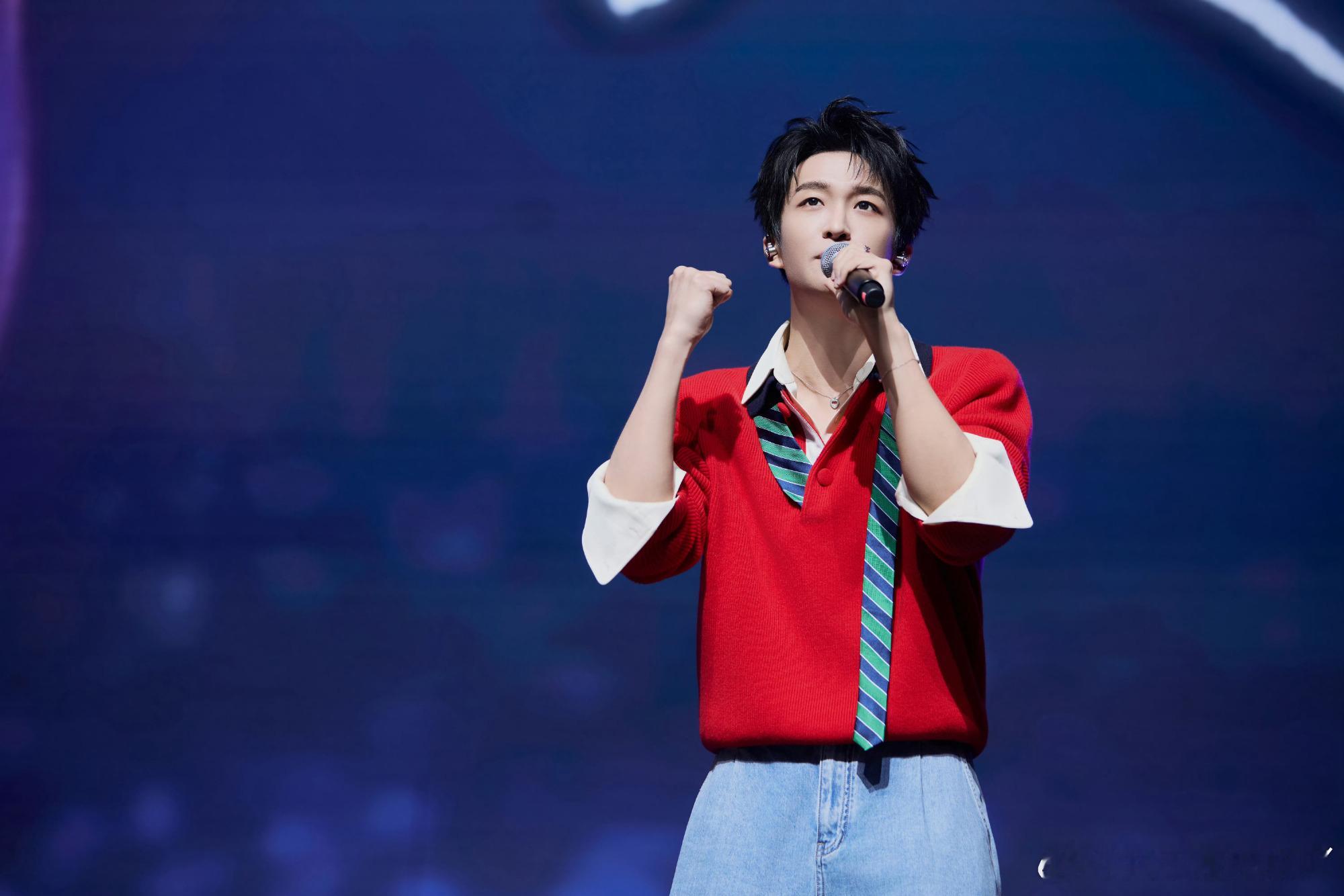 黄子弘凡数到三主题曲听哭黄子弘凡数到三ost首唱旋律响起氛围感瞬间拉满，黄子弘凡
