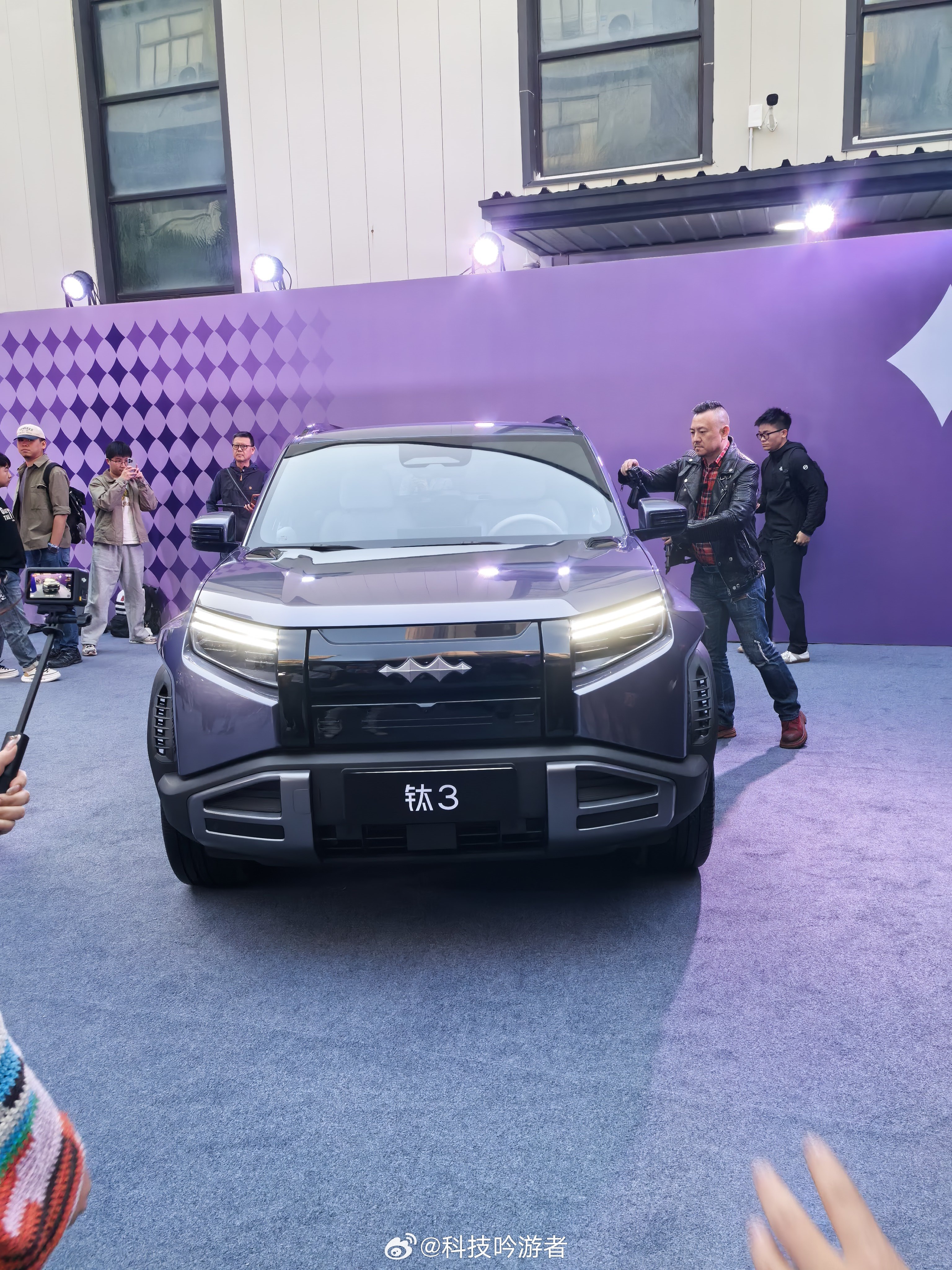 钛3闪充版上市ti时代方程豹 刚在现场看了发布会，钛3的颜色是真的惊艳到了我。来