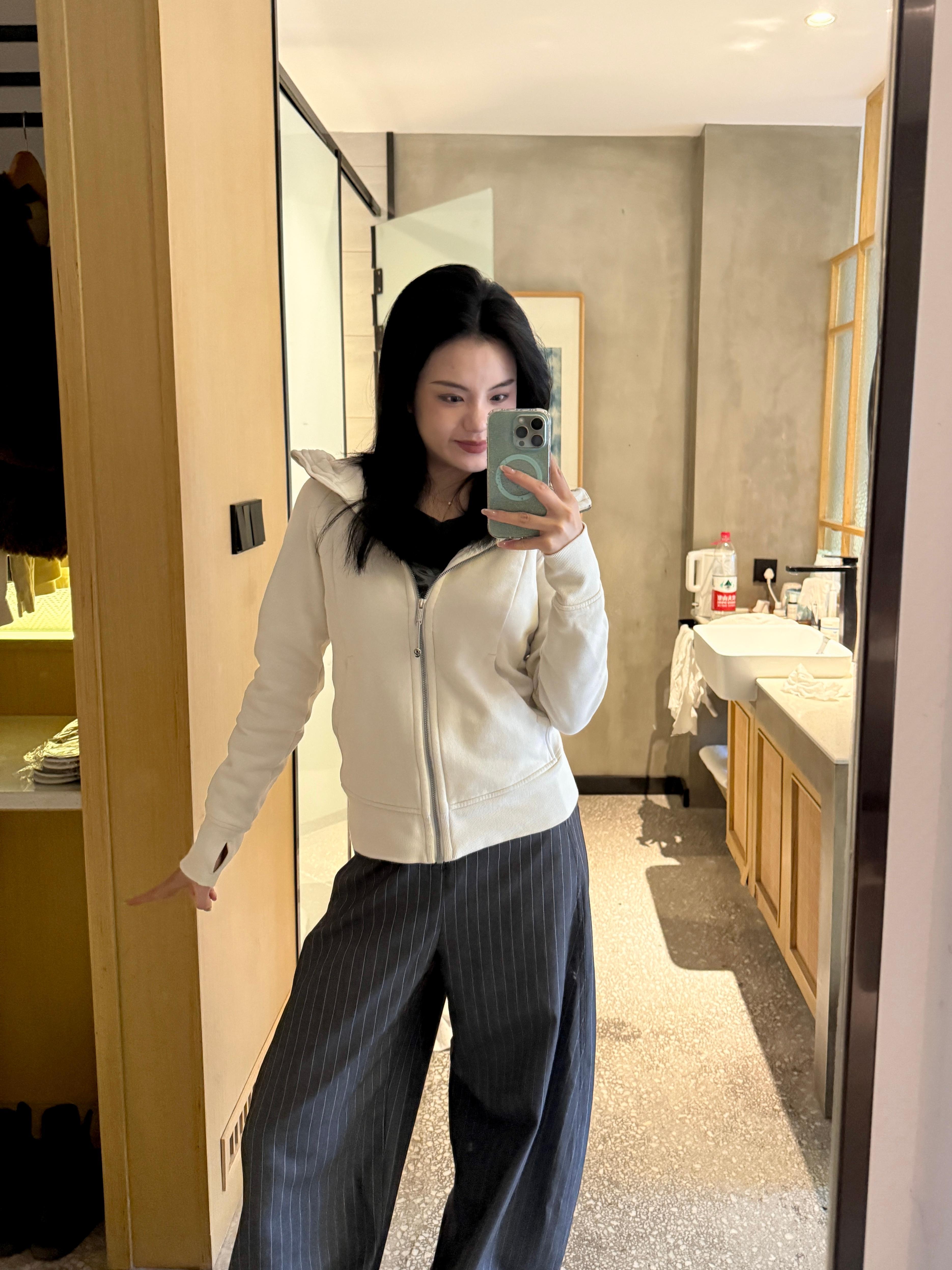 诺大的世界 工作影响不了我美丽[yeah]  ​​​