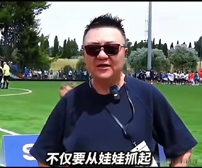 之前跟练过体育的老公闲聊，
我还纳闷董路没教练证带队夺冠算不算违规，当场被他怼了