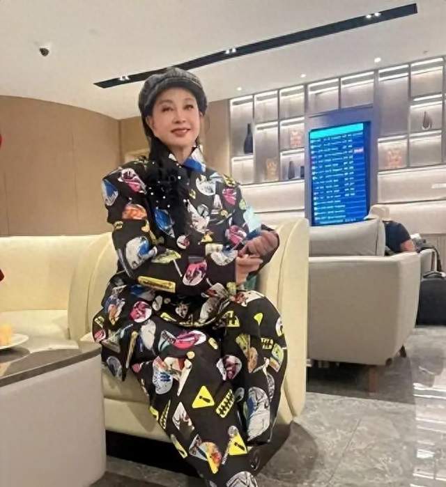 败诉不到24小时，刘晓庆现身大骂古柯，原来赔330万只是冰山一角