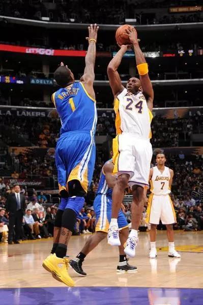 惊讶！看看NBA近40年单场出手次数最多的球员，科比独占据半壁江山！
——科比·