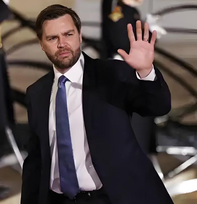 美国这次底气不足了，尽管美国总统歇里斯底的喊了一声，要对中国加税，但在10月12
