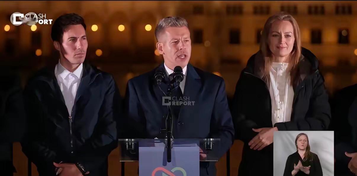 匈牙利新当选总理彼得·马扎尔今天发表胜选演讲时说：“我们将重振维谢格拉德集团（V