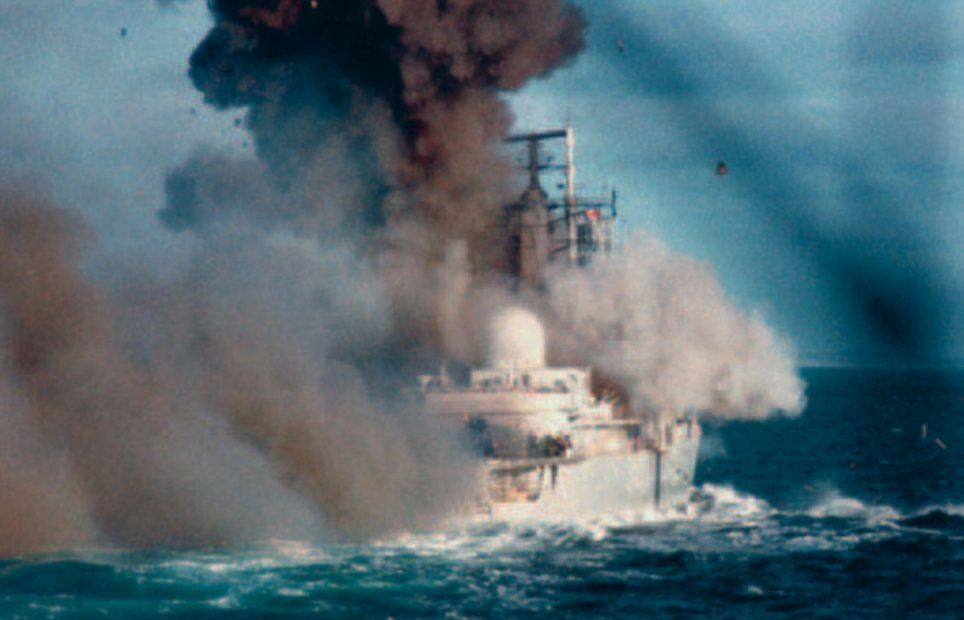 历史上的今天  1982年5月25日，三枚炸弹击中了“考文垂”号的左舷。其中两枚