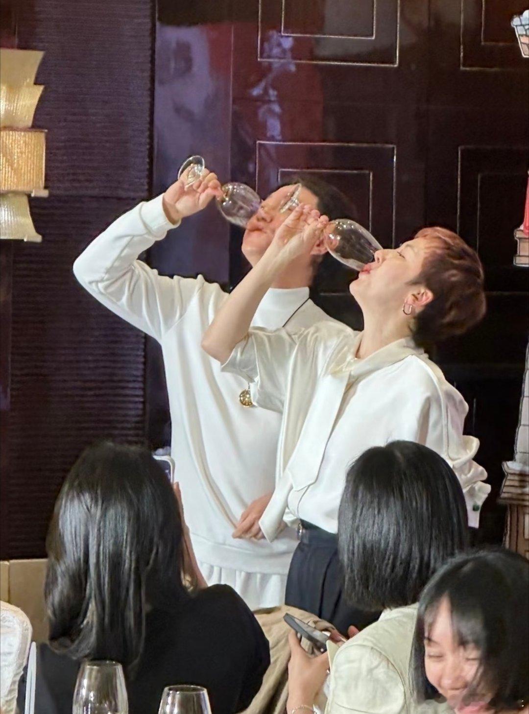 张凌赫田曦薇可以给经纪人报名了张凌赫田曦薇经纪人来活了 说不定先上综艺的不是张凌