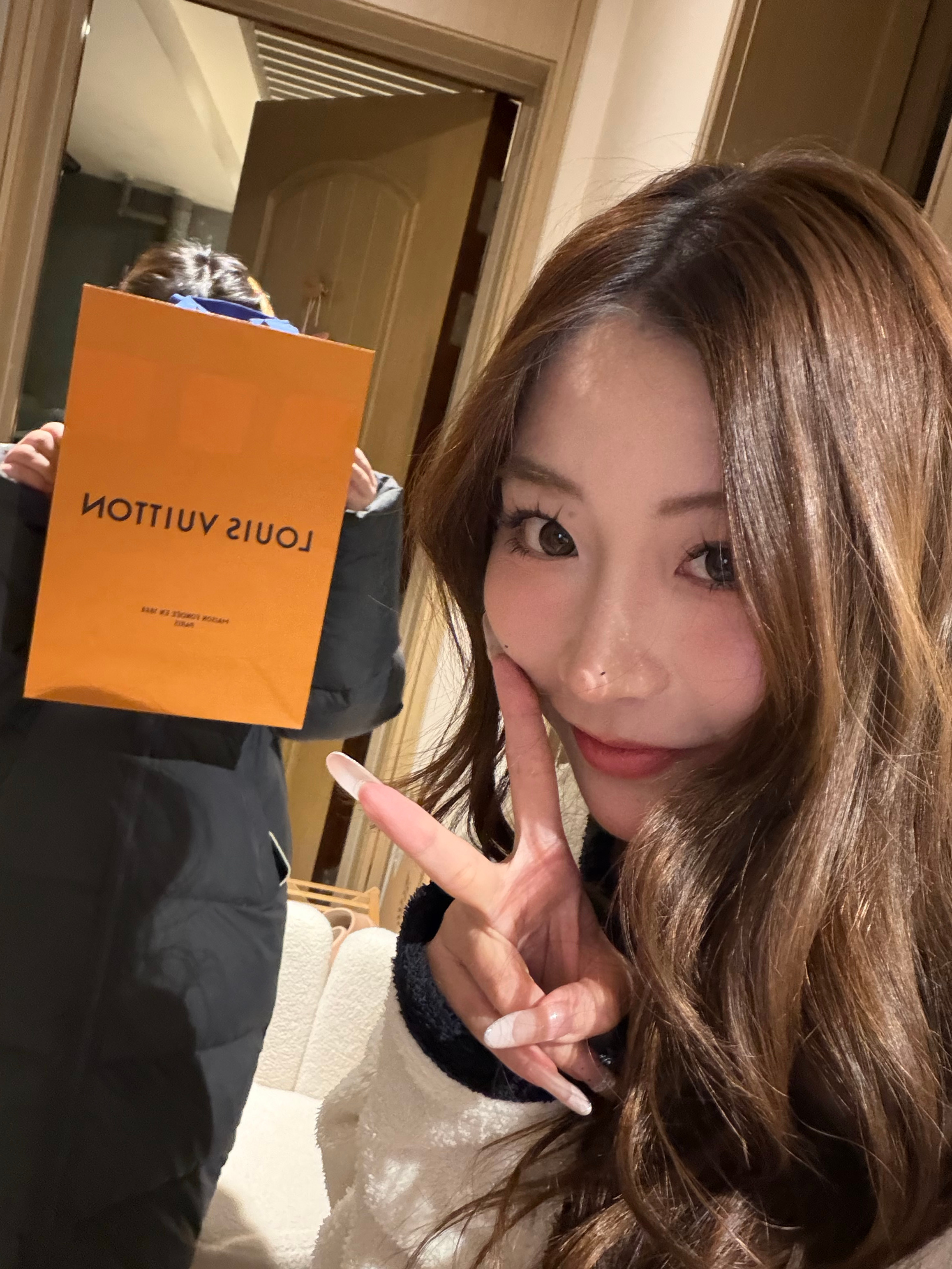 哎呀～忘记发了～给萌萌员工准备生日惊喜的漂亮老板请继续努力和我一起工作吧(^з^