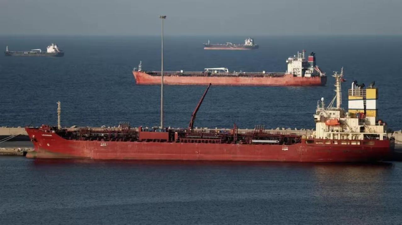 谈判谈崩！美国一招破敌，使出狠招掐断伊朗石油命脉。
 
美伊谈判没谈拢，美国直接