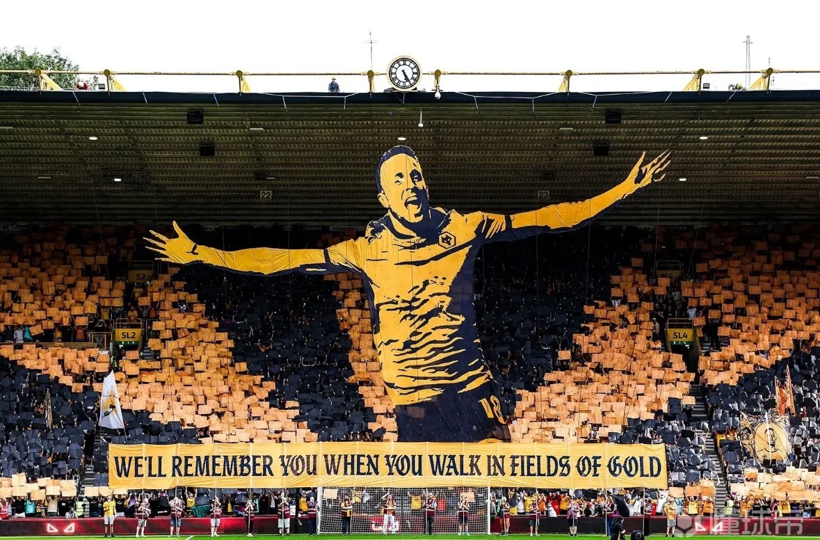 当你走在金黄的原野里时，我们会想起你。我最好朋友的葬礼葡萄牙球迷俱乐部[超话] 