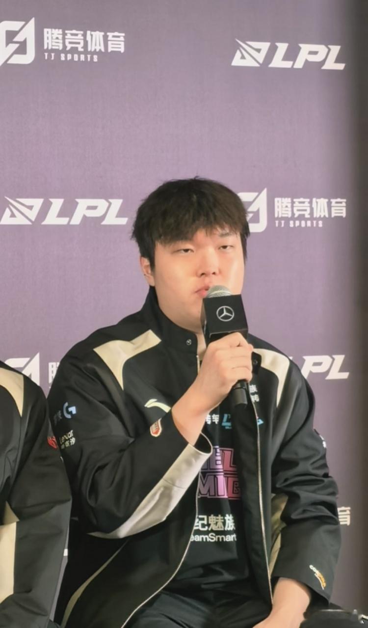 别再骗我们了 Bin：之前MSI都进决赛了 这次保底也能进 然后复仇ALQ：此前
