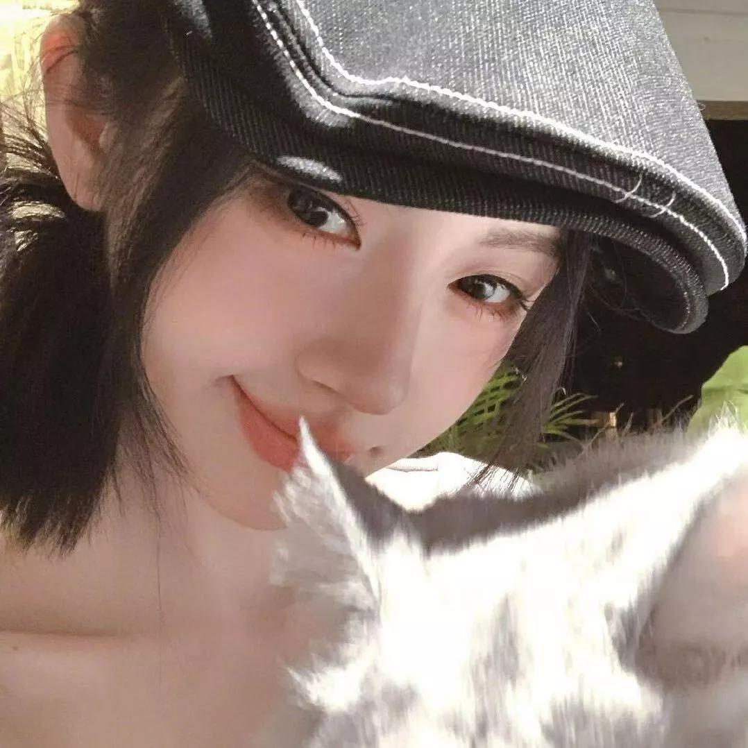 猫咪和可爱的我🐱✨猫咪 猫咪萌萌哒 猫咪萌照 呆萌猫咪 猫合照 我有一个小猫咪