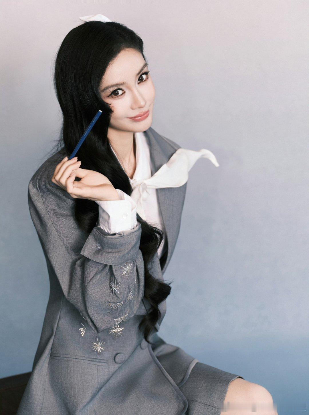 angelababy 🍰uimo首位全球品牌代言人杨颖  日月星辰沐浴下的玫瑰