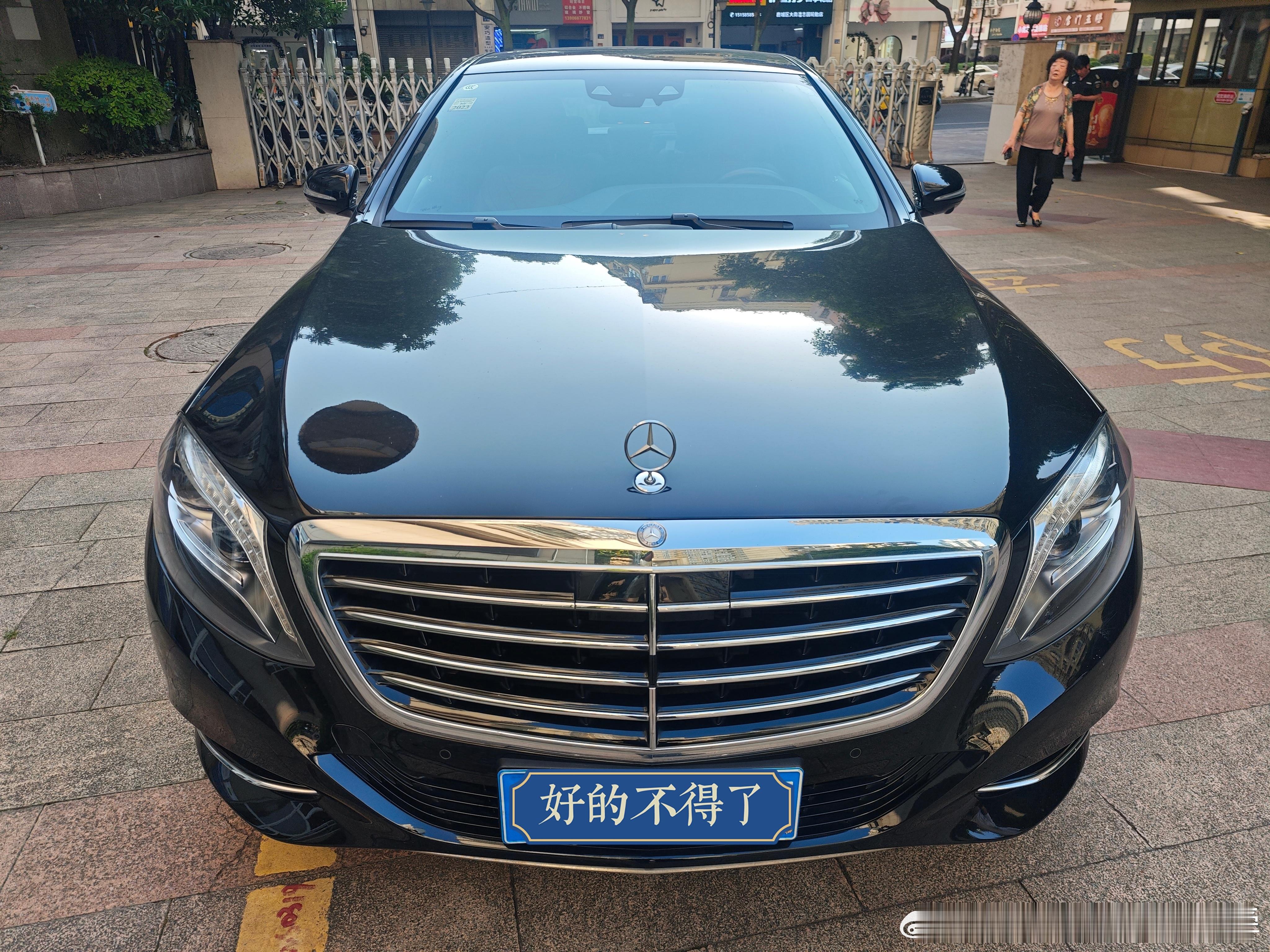 奔驰S320L 商务豪华型 3.0T​配置：柏林之声音响 后排娱乐 后排座椅电动