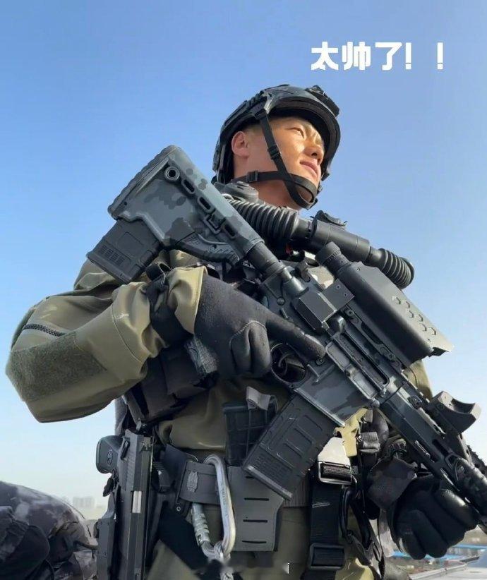 翟宇佳内娱服兵役  看到翟宇佳在《蛟龙行动》特别版中的表现，真心觉得他把军人的热
