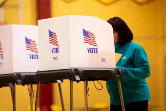 真能折腾，美国最高法院盯上邮寄选票，晚到一步就作废，难不成中期选举要乱套？
 