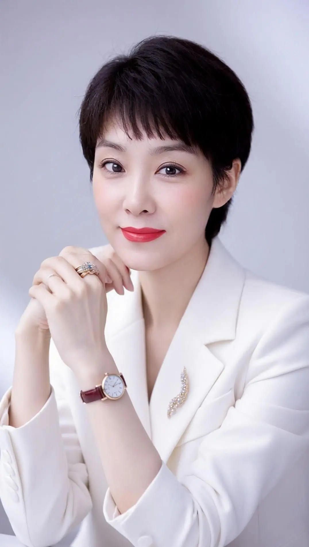 一直忙着做山顶的风，没时间和谷底的尘埃切磋，做最好的自己，是我一直的习惯