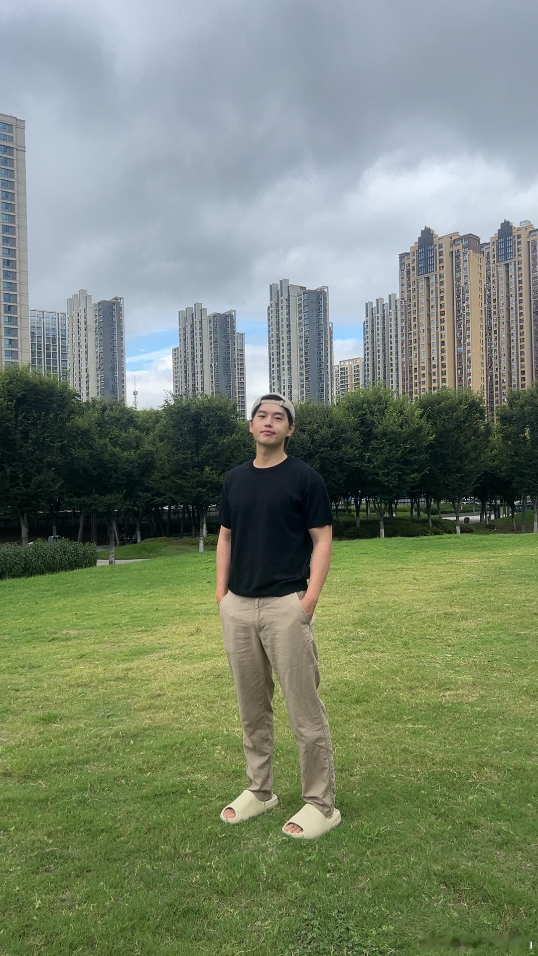 即便明天要去挨刀子，今天也要微信生活乐观积极