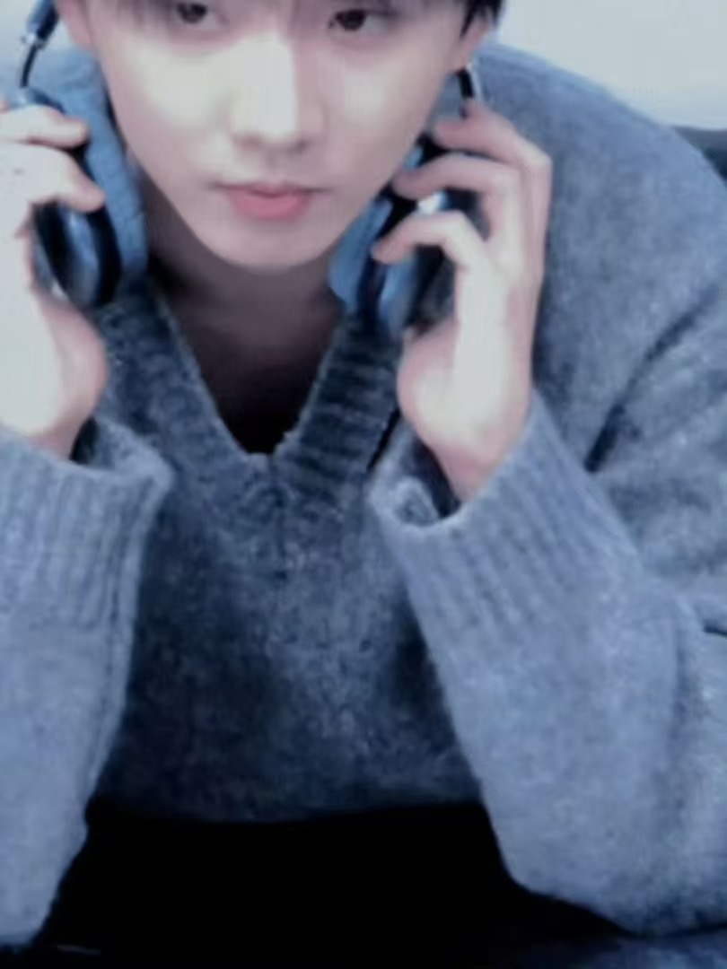 马嘉祺居家男友味  马嘉祺居家男友味，是我们小马哥高会更新照来啦，满分帅气的居家