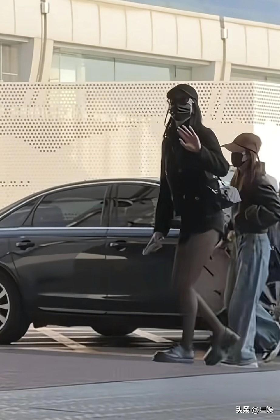 迪丽热巴戴着口罩