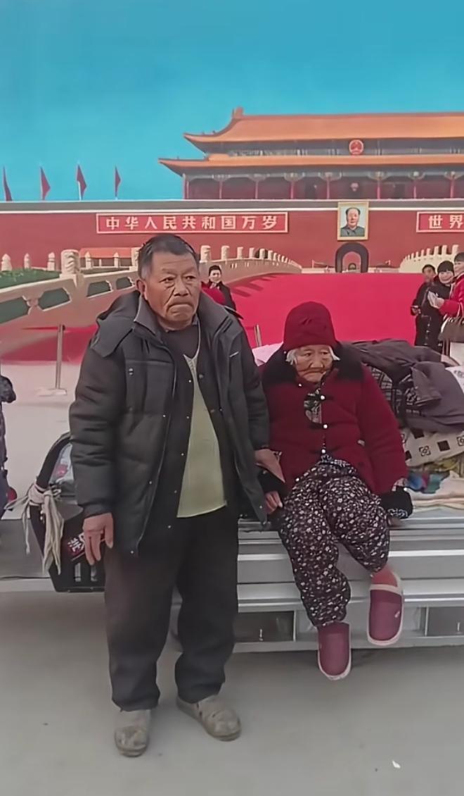 看了好多网友打卡吴承言画的天安门我没哭，唯独这次我哭了。

吴承言圆了村里老年人