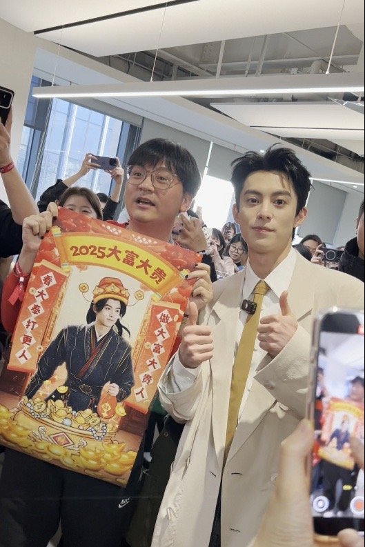 王鹤棣 你是我掌管气运的神  大奉打更人扫楼现场，有人在王鹤棣扫楼时就这么水灵灵