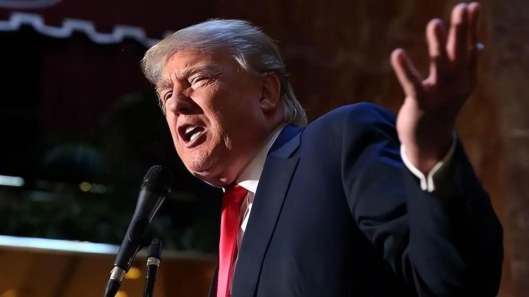 格陵兰，世界最大岛，名义属丹麦，实际离美国仅320公里。美军军机日常掠过天际，丹