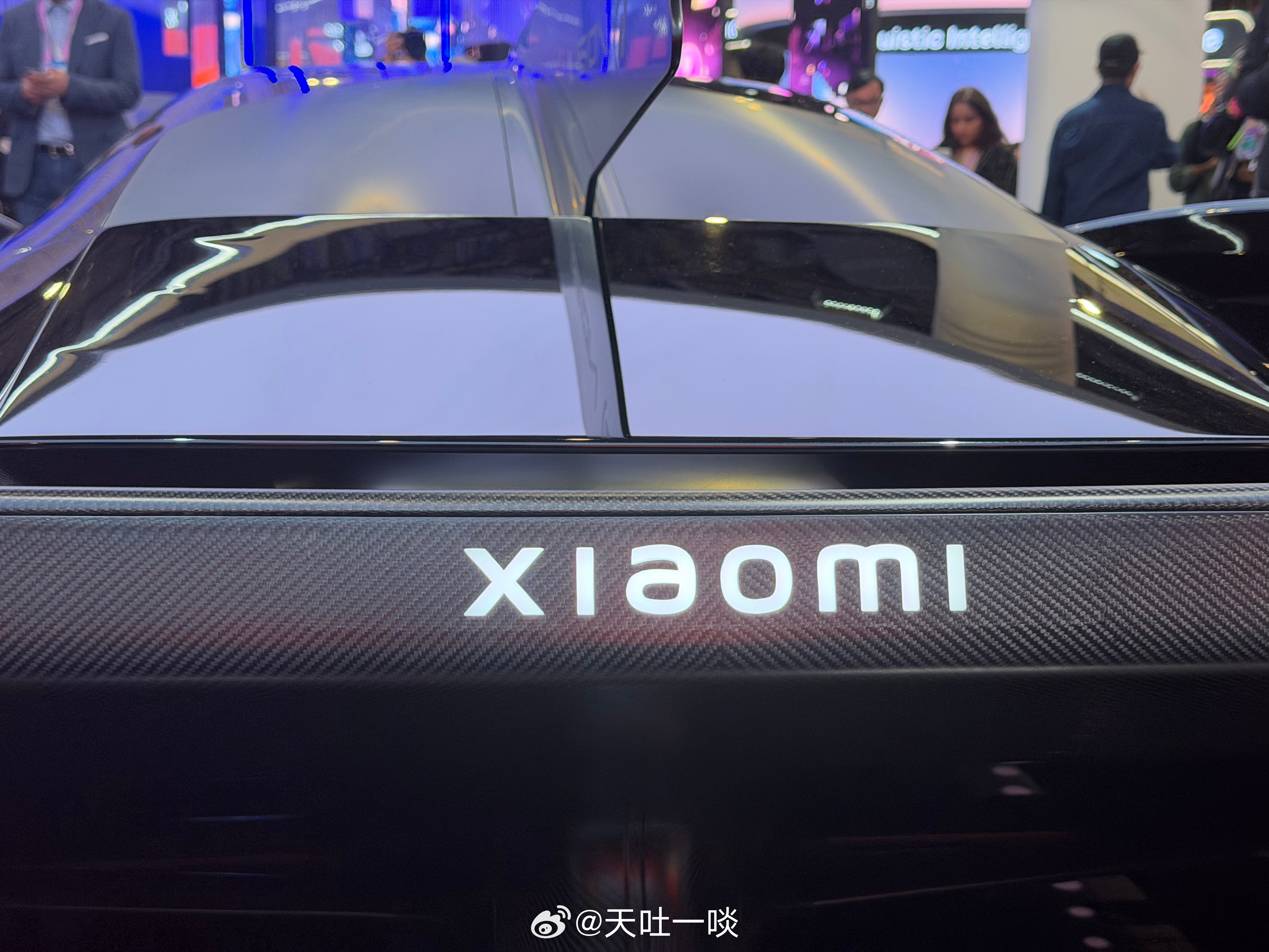 绝对新鲜出炉，分享一组MWC2026现场小米首款超跑概念车的细节图。大图大家看多