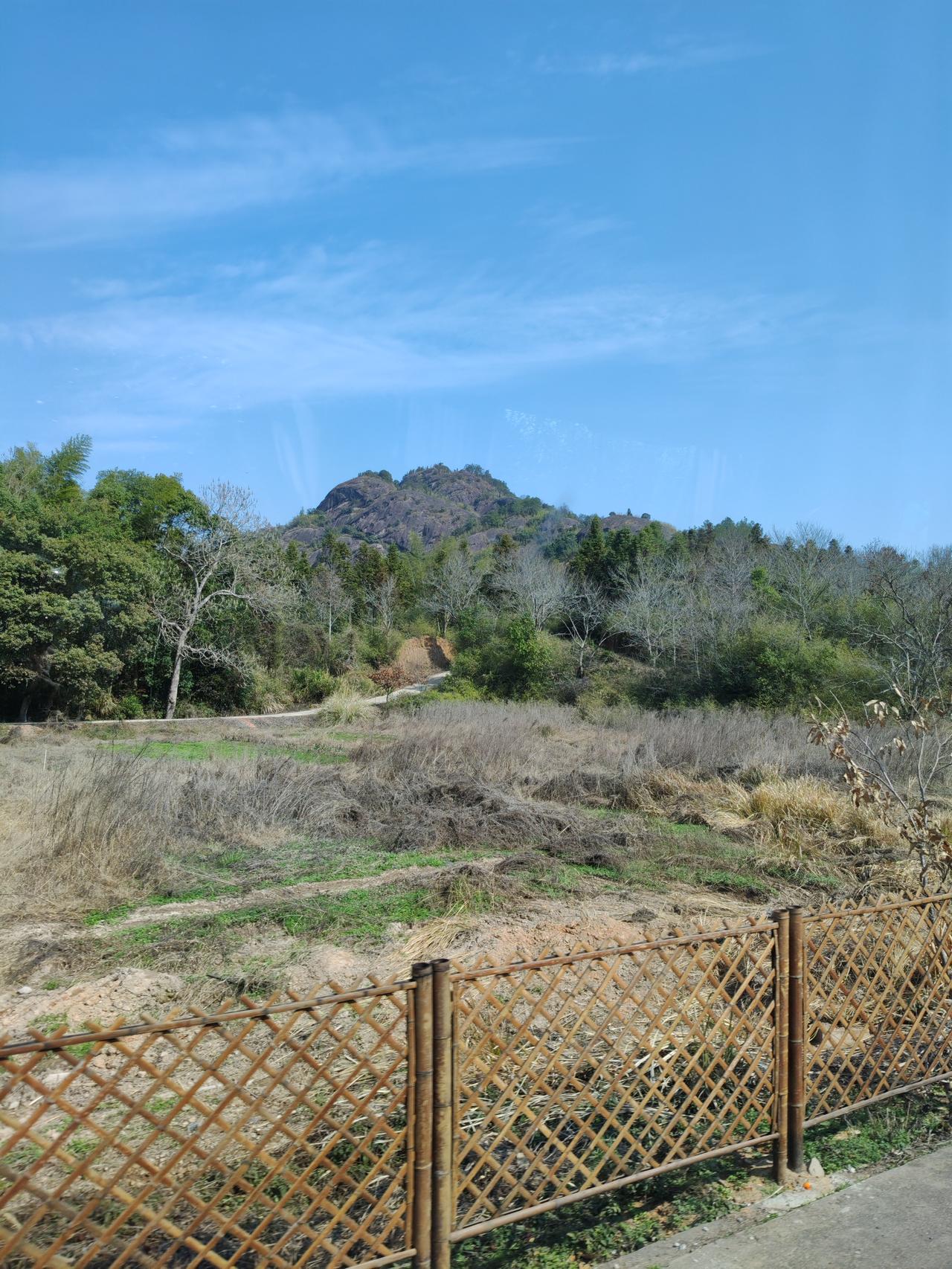 现在社会如果不是交流会议，根本就没有必要开会！如果开会只是单向传达，现在文字、视