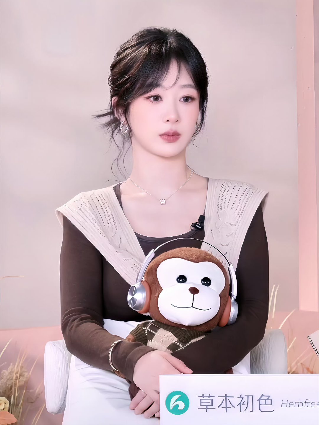 杨紫杨紫玉兰花开君再来   杨紫董竹君 要像向日葵一样，浑身充满了阳光的味道。即