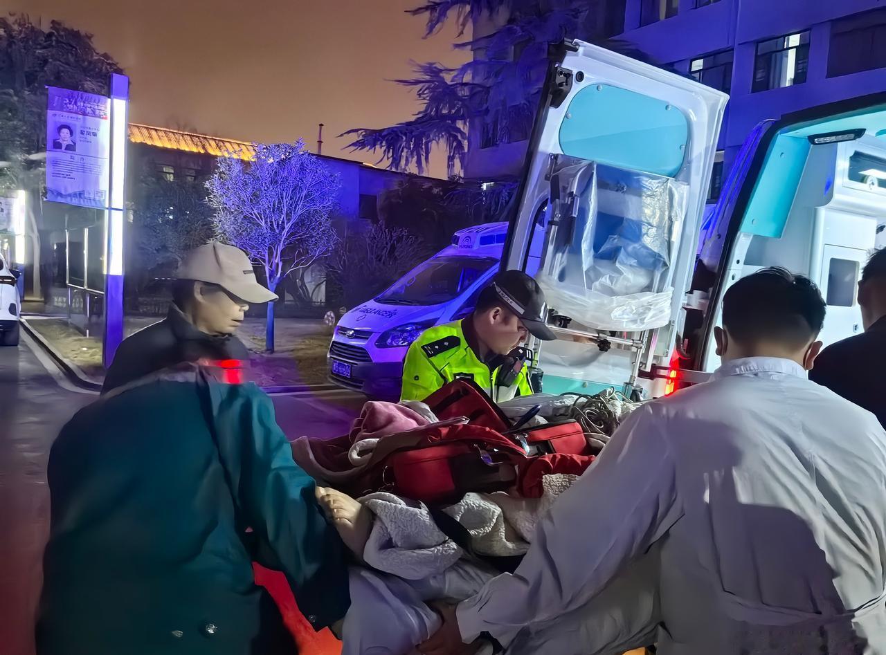 【车流中守护生命 开封高速交警连续护航病重患者  】
       2026年2