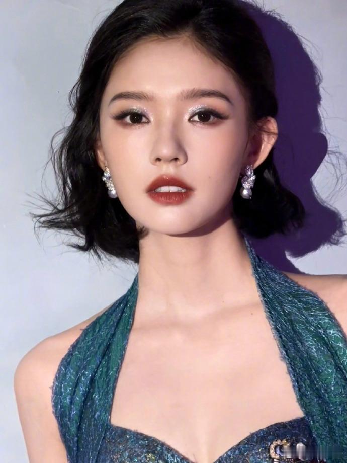 林允蓝色妖姬妆 林允这出图速度好快！一连发了四条，好宠啊诡秘[舔屏]是谁还没被这