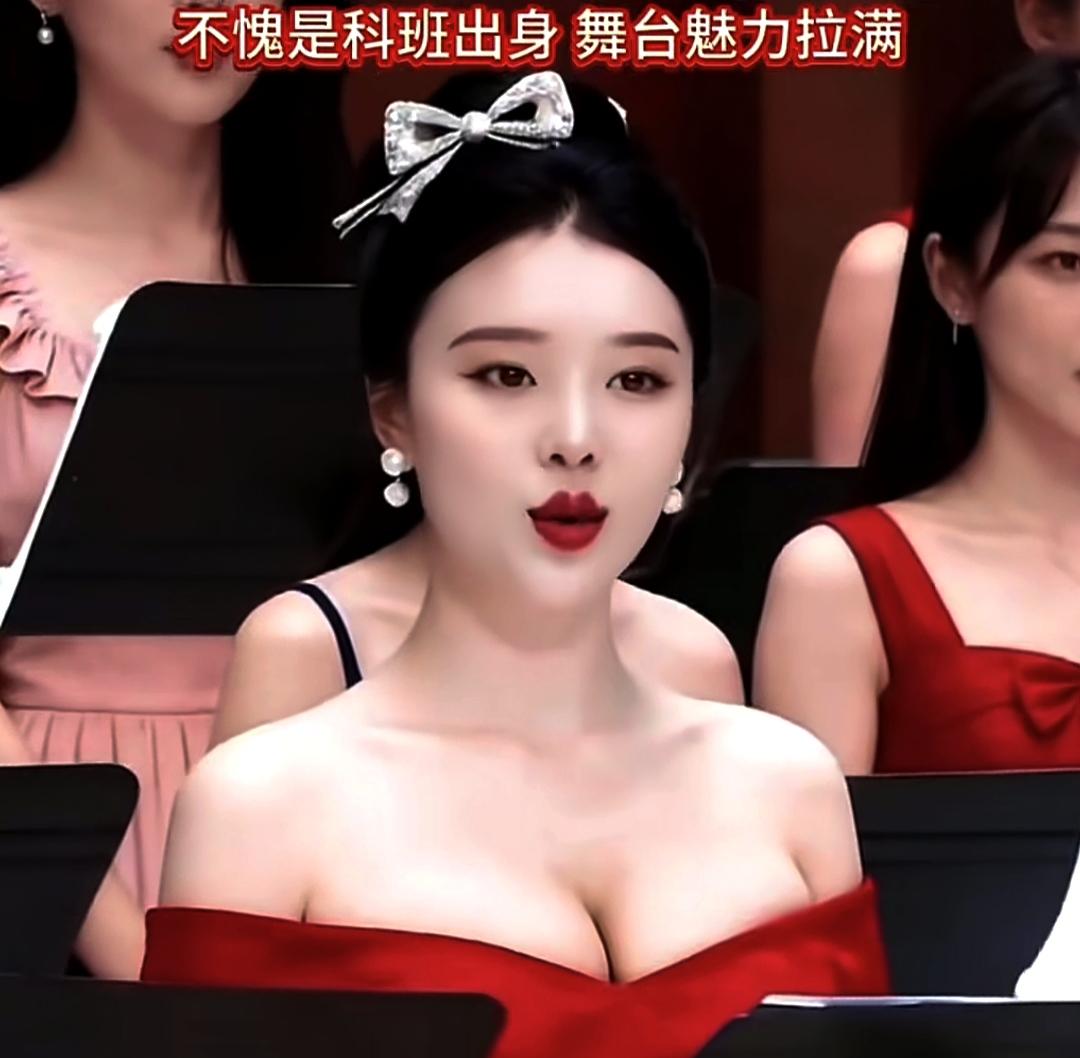 “岁月长河从不会停歇……”
四川音乐学院校园专场音乐会上，声乐新秀大胸怀，大格局