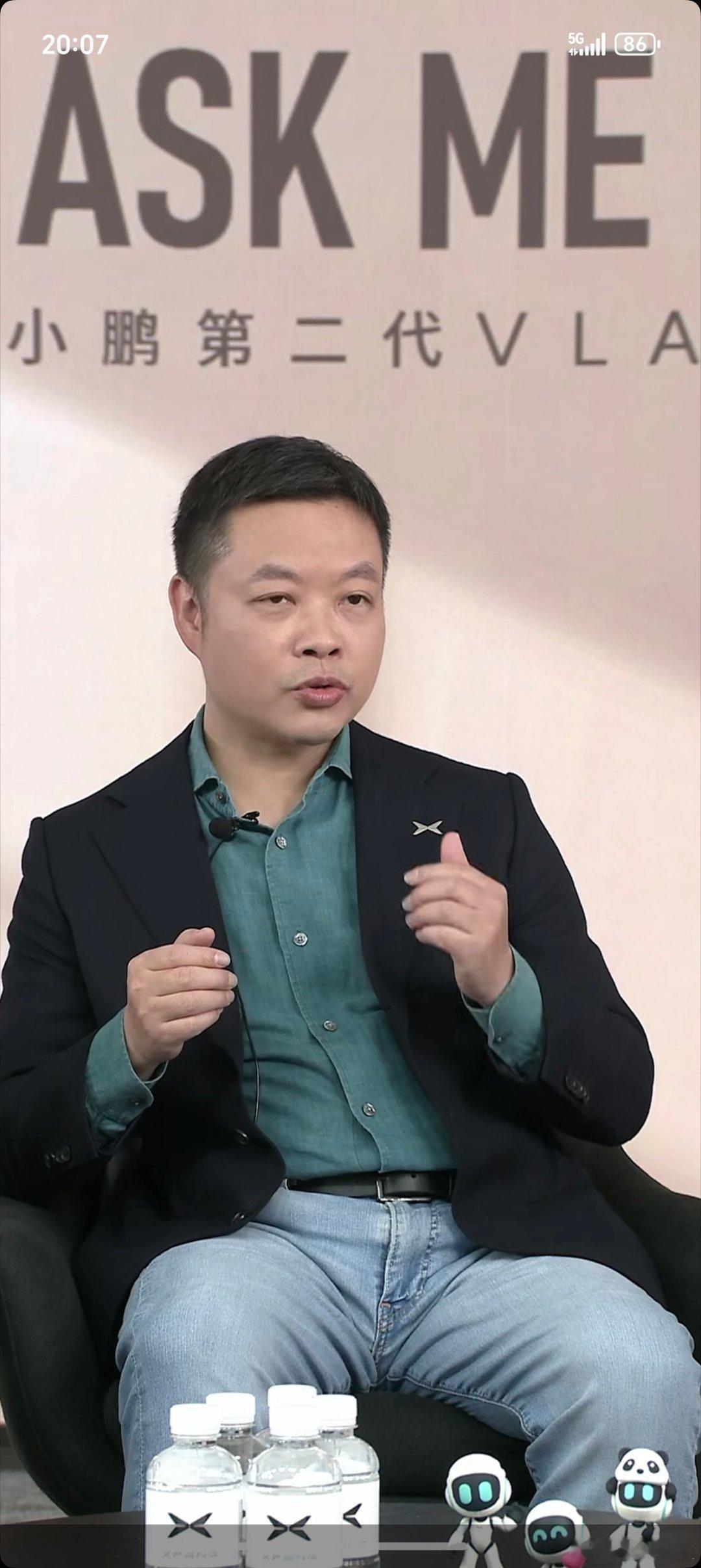 何小鹏直播第二代VLA推送大师兄的直播来喽大师兄表示，第二代VLA的到来主要并不