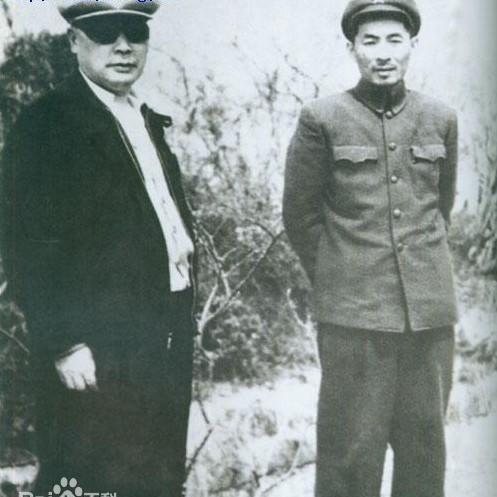 半夜1点，27岁司令员叶飞，刚躺床上，突然，警卫员拽着1个身材曼妙的姑娘，破门闯