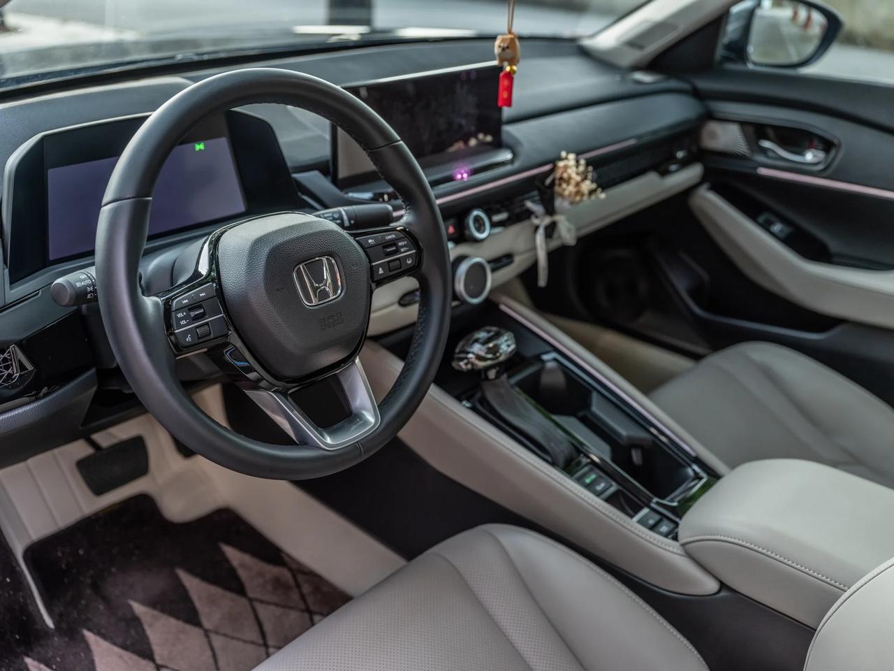 这个白内雅阁配档把+小干花，是真的漂亮🌿
不是那种“高级感”，是那种一眼就让人