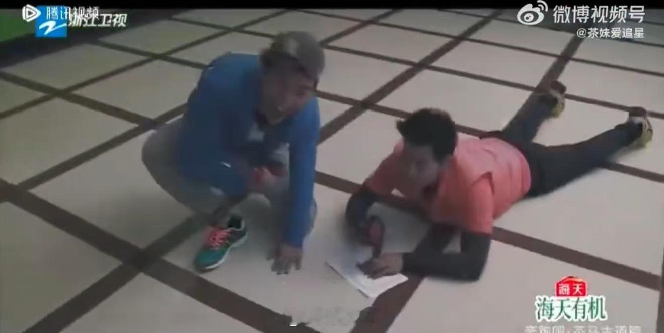 跑男 十年  这样的场面未免也太好哭了，在10年的时光里面跑男可以说是带给了我们
