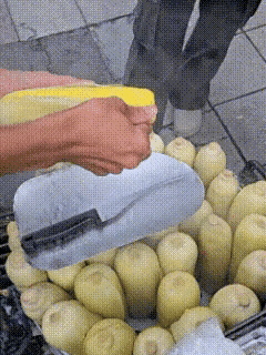我就是想要个玉米，老板不问青红皂白就帮我削了？