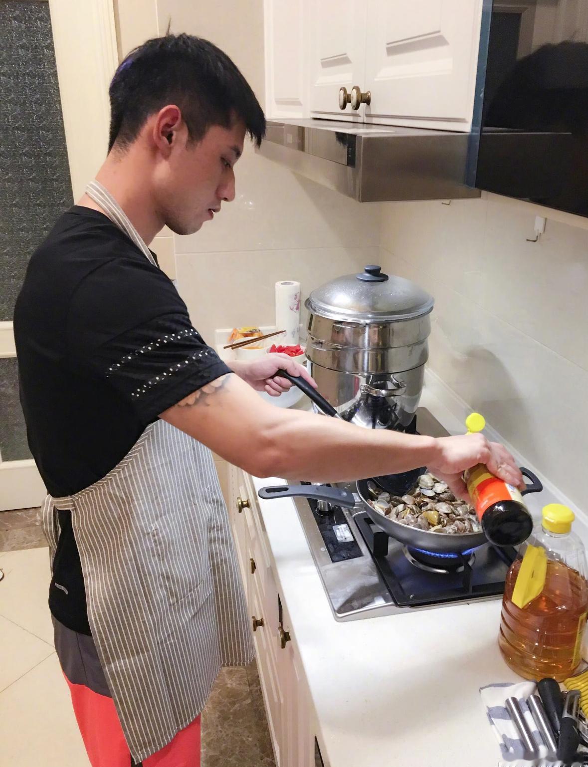 张继科女朋友是白百何现任前妻，有狗仔爆料两人已经隐婚生子了！但是两人没有领证，这