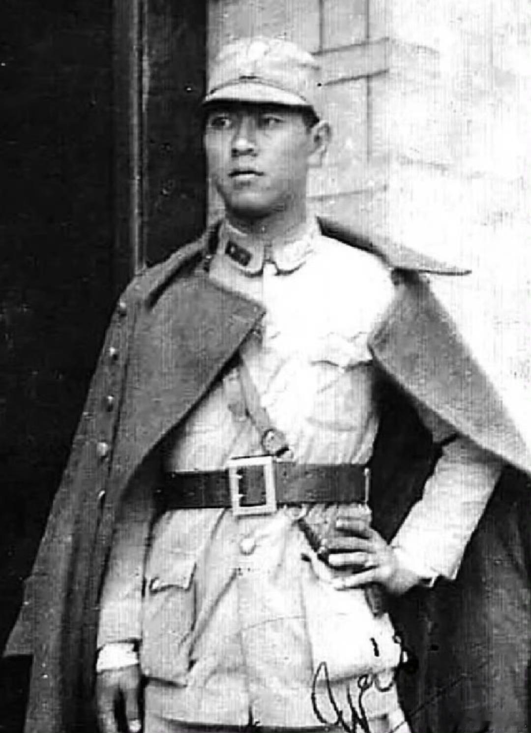 谭咏麟的父亲竟是抗日英雄+足球传奇⚽️🇨🇳很多人都知道香港乐坛校长谭咏麟，但