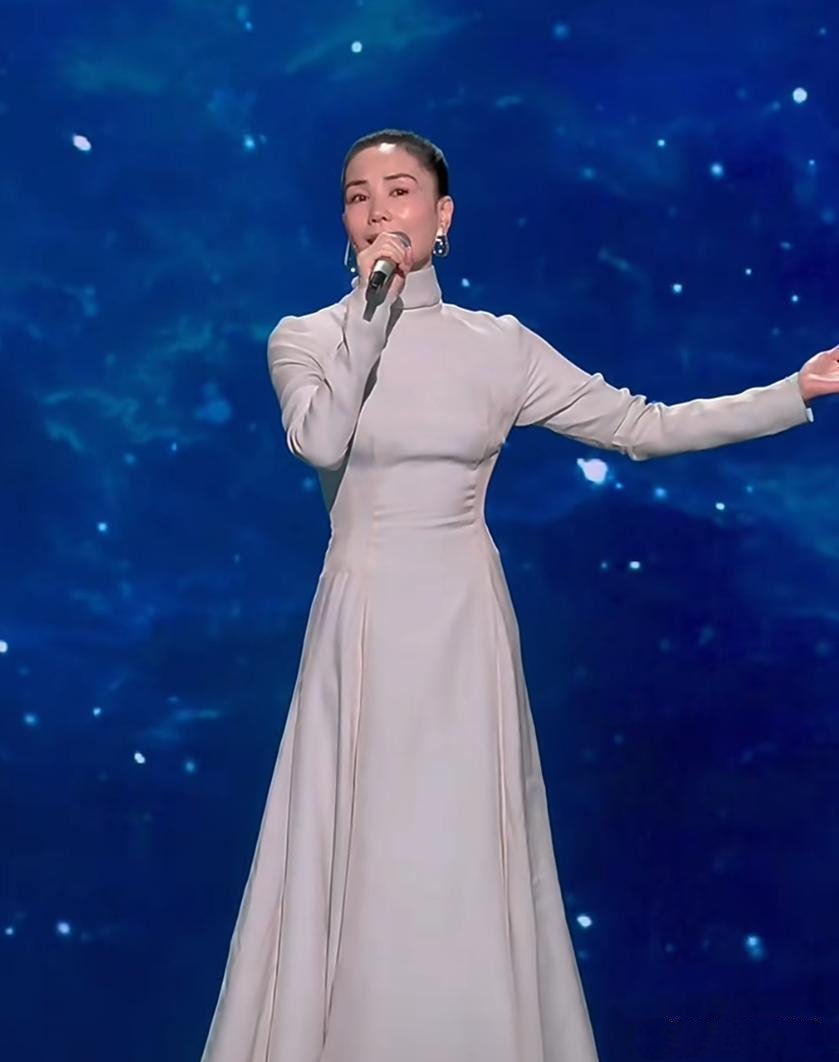 李圆梦☕ 【春晚🏮】“声理学”炮轰王菲假唱！2026年春晚天后翻车，撕开行业最