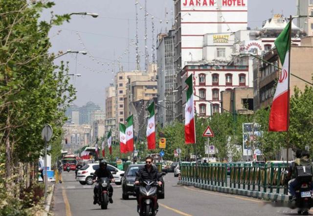 特朗普学聪明，不给明确时间，三航母会合之日，就是美军开打之时最后期限已到，伊朗始