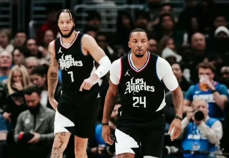 快船如今输成这样，肯定有很多人想念鲍威尔和科菲。上赛季快船在哈登带领下打出不错的