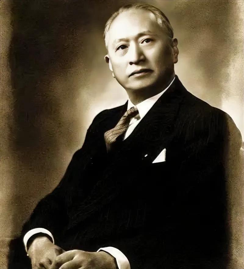 顾维钧位列民国四大美男，神态雍容，风姿绝代，在美国做留学生协会主席时，被来访的唐