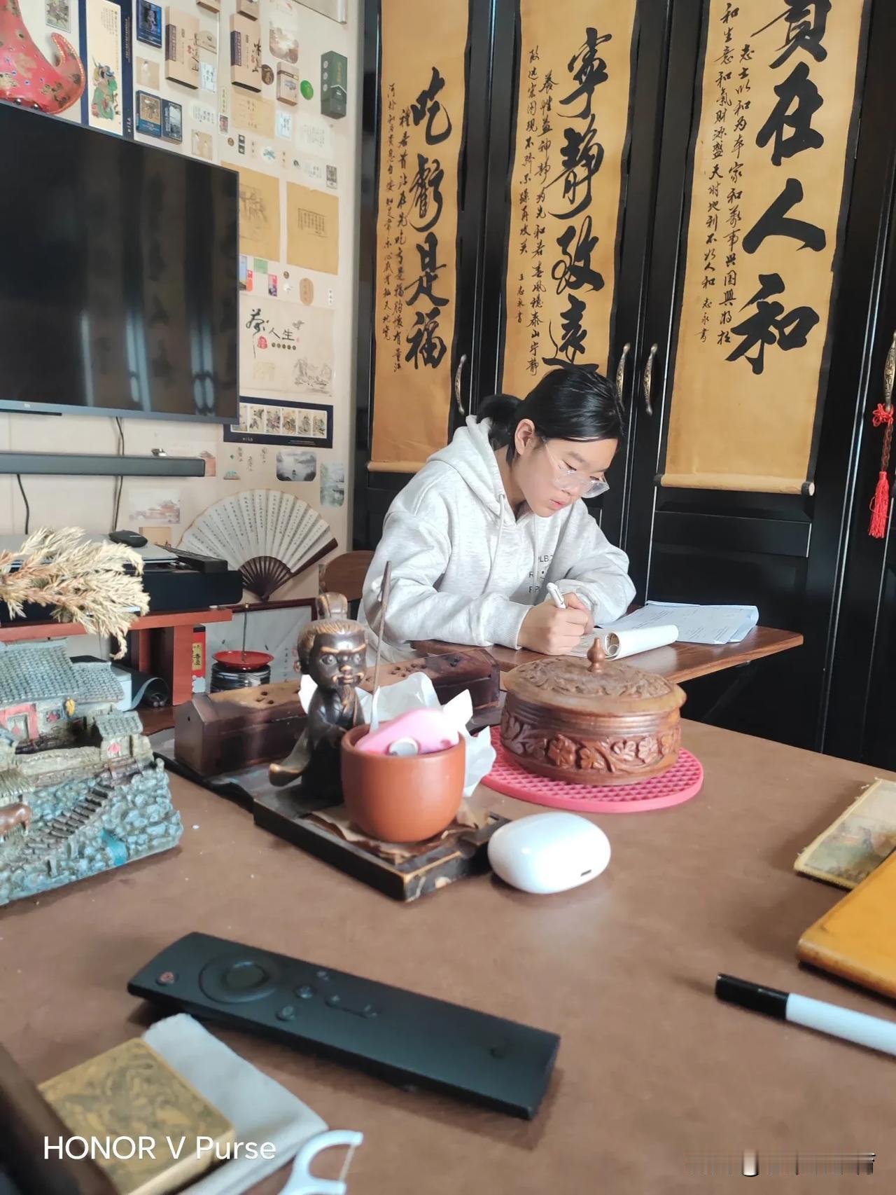 许多孩子上了高中，成绩退步特别严重，及格都变的艰难无比，什么原因？其实也正常，小