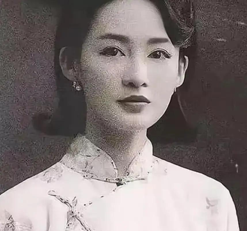 1918年，一女子结婚6年不能生育，被丈夫赶出家门。之后，她被一名年轻军官看上。
