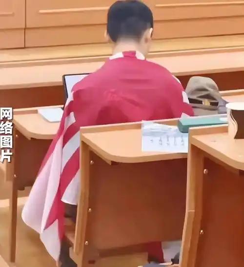 敢公然支持，不反对陈宇昕披旭日旗，还说要一起披，扬州这家企业，怕是离彻底凉透真的