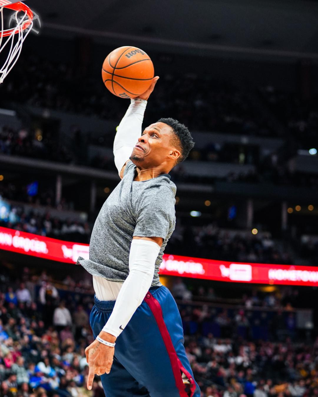 大威少首发出战老鹰 