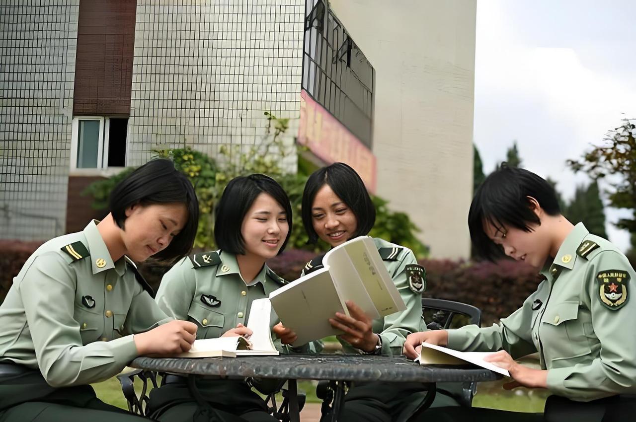 役前训练期间与班长相处技巧：做好这“三要”，班长把你当兄弟！

1、要虚心请教学