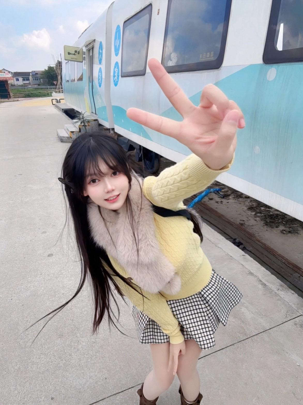 笑一个吧  功成名就不是目的 让自己快乐快乐这才叫做意义