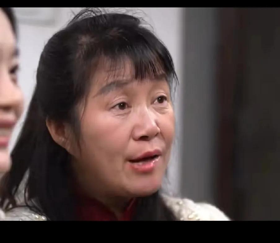 余秀华说，不想靠美貌取悦男人，唉，这话说的太实在了，她缺的就是美貌，如果长得漂亮